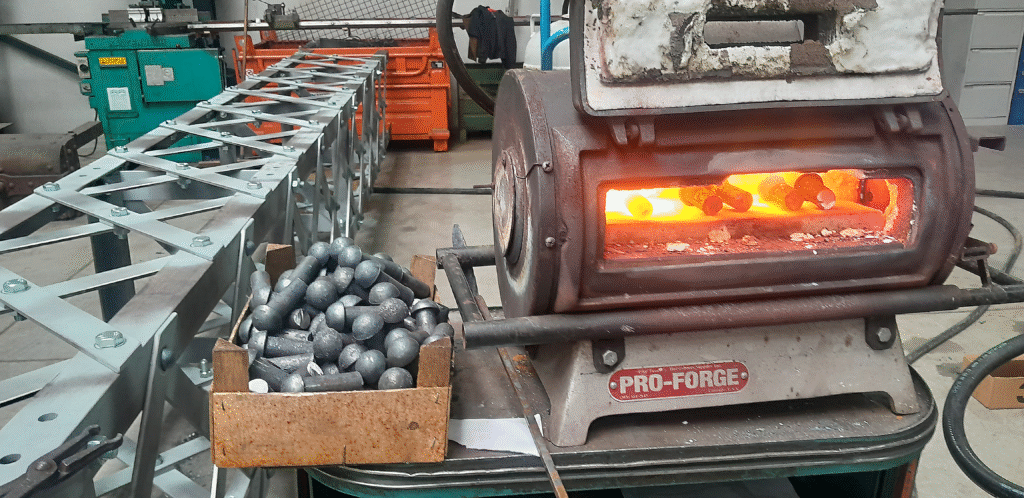 Opwarmen van klinknagels nodig voor de restauratie.